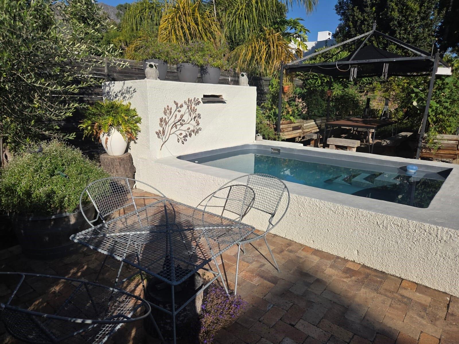 Paradyskloof Home with Two Flatlets — photograph 2